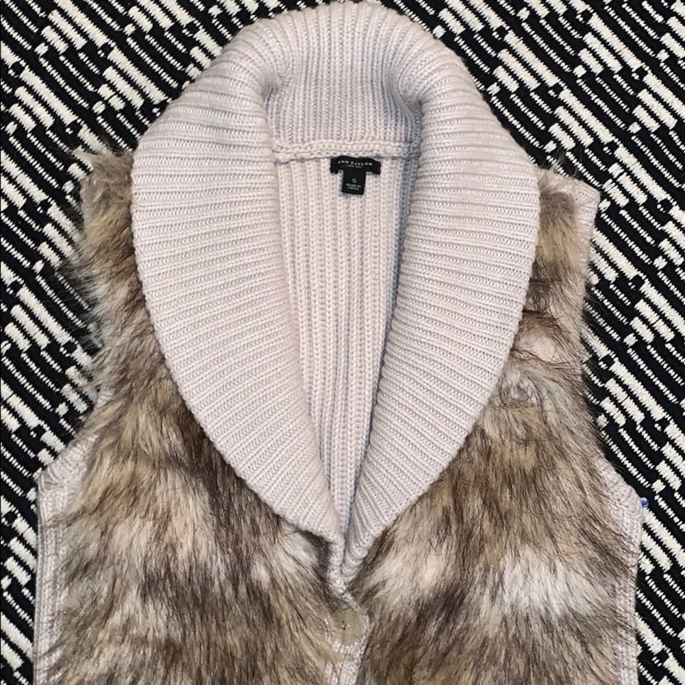 ☃️⬇️💲❄️EUC. Gorgeous ANN TAYLOR Faux Fur Vest